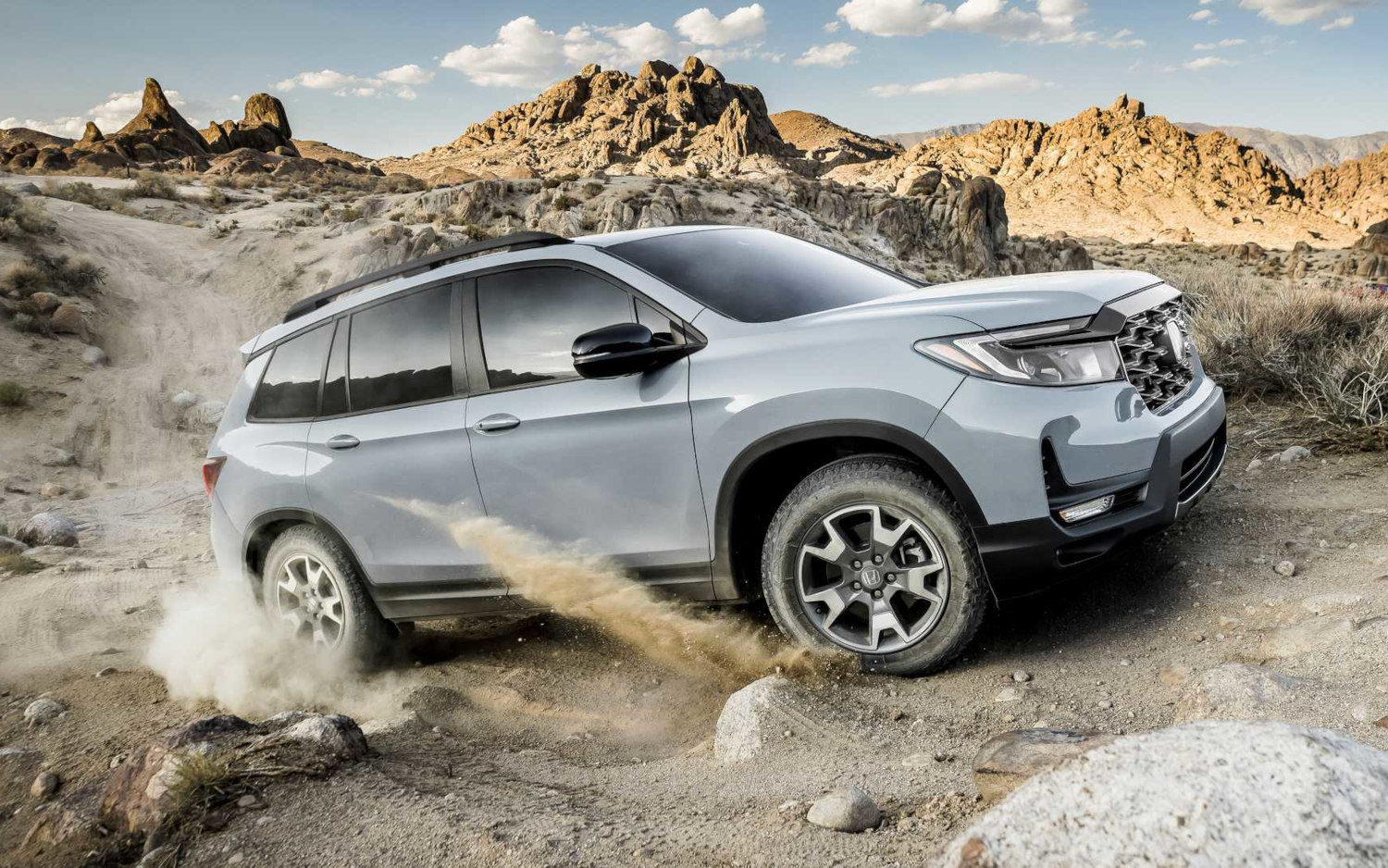 Comparison - Cadillac XT4 Sport 2019 - vs - Honda Passport TrailSport